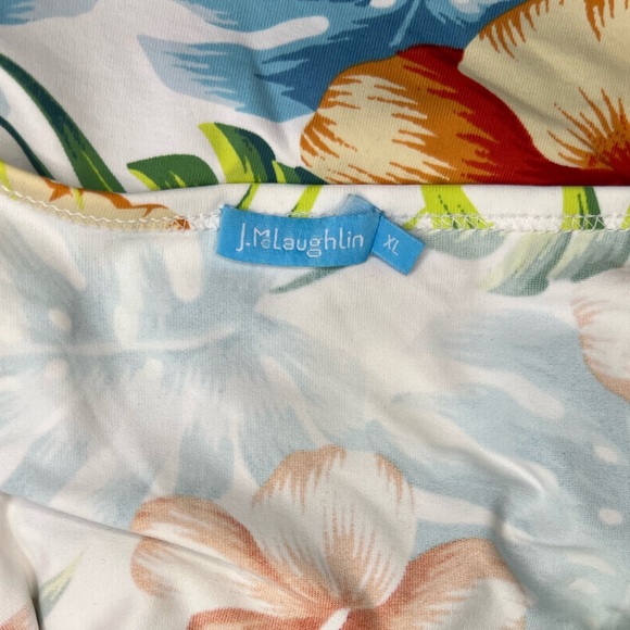 J. MCLAUGHLIN Smooth Stretch Tropical Hibiscus Floral Top - Picture 3 of 4